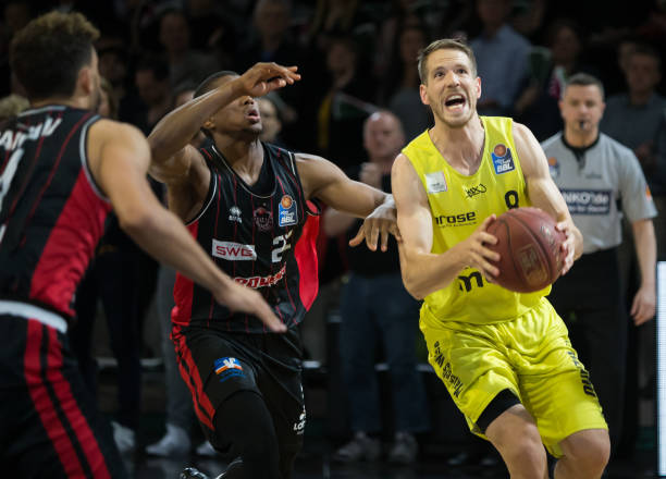 强队中表现 强队中表现